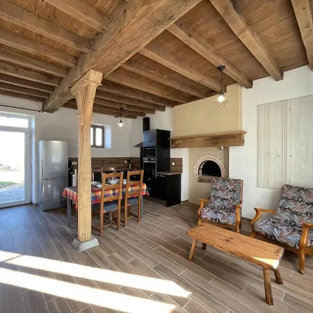 A La Ferme Avec Confort, Proche De Bourbon-l'archambault, Ideal Pour Randos Et Curistes - Fr-1-489-432 *